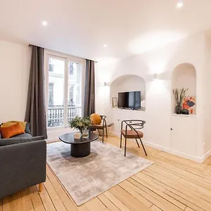 And Renovated Parisian Apartment, 6-7 Guests París